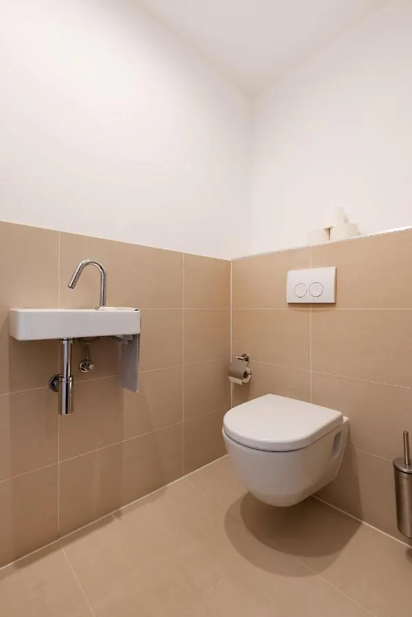 Stylisches Apartment In Zentraler Gruenruhelage Mit Garagenplatz Vienna 0*,